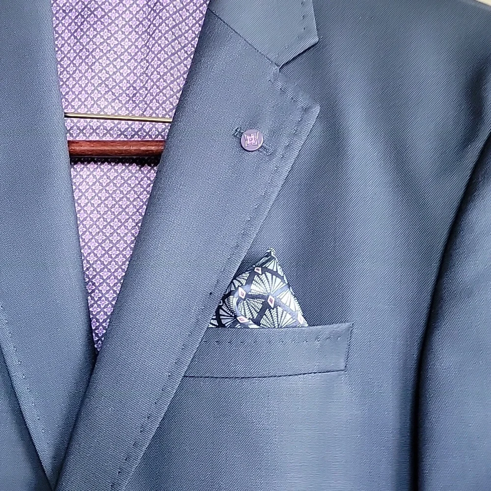 Suit - Picture 8 of 8